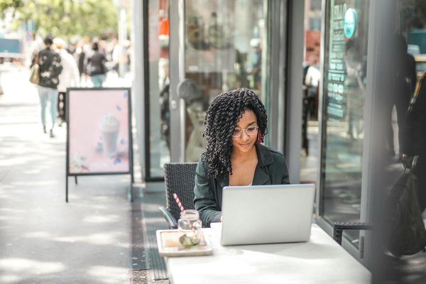 Comment les syndicats façonnent-ils les avantages sociaux pour les employés ?