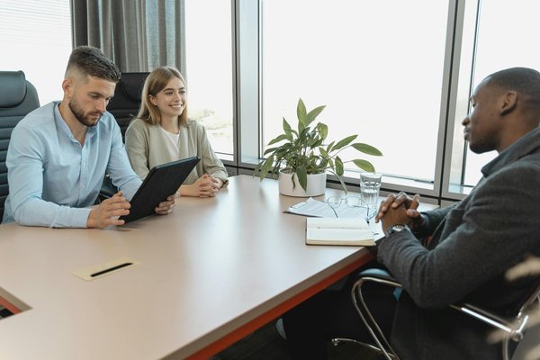 Préserver Nos Aînés : Le Rôle Crucial de la Prévention Sociale pour Leur Sécurité