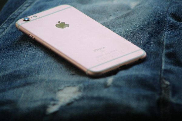 Découvrez l'univers des téléphones roses en toute simplicité